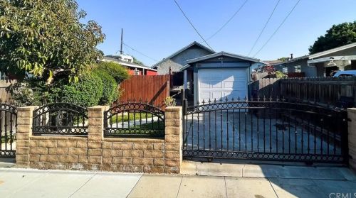 66 Pleasant St, Long Beach, CA 90805-6728
