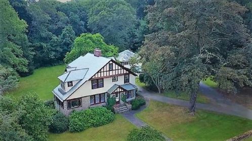23 Brook St, Groton, CT 06340-5512