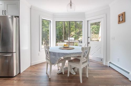 29 Carriage House Dr, Danbury CT  06810-8206 exterior