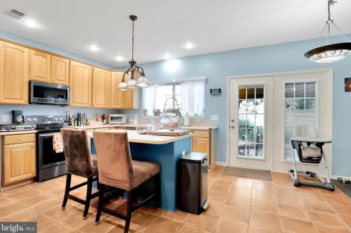 357 Locust Grove Dr, Purcellville VA  20132-3285 exterior