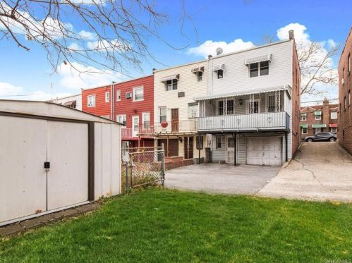 3238 Corsa Ave, Bronx, NY 10469-2807