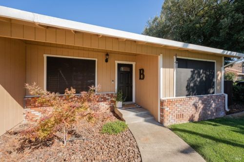 1325 Dora St, Ukiah, CA 95482-6512