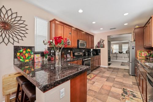 1091 Amber Rdg Ln, Vacaville CA 95687-5828 exterior