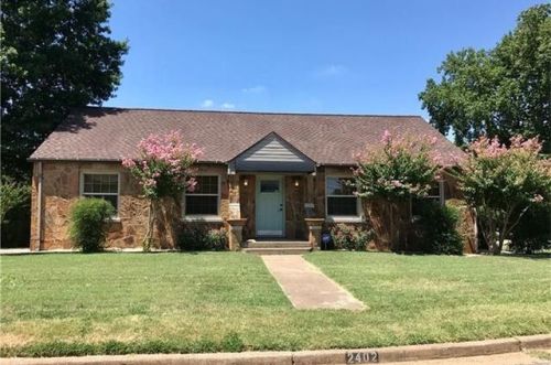 2402 Gary Pl, Tulsa, OK 74114-1849
