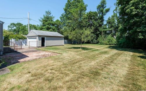 105 Renison Dr, Westbury NY  11590-1036 exterior