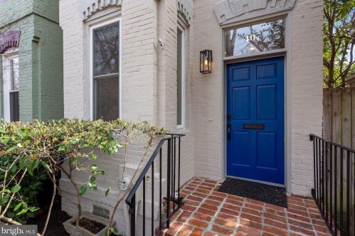 407 5th St, Washington, DC 20003-2052