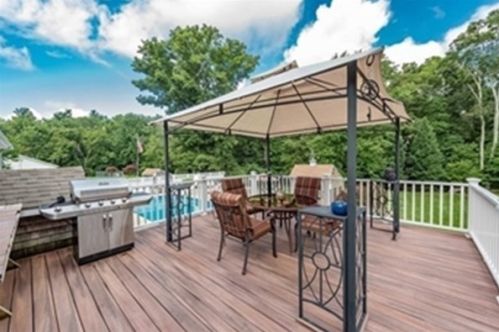 31 Jerome St, Berkley MA 02779-1121 exterior