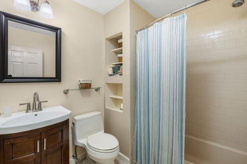 96 Daniel Dr, North Kingstown RI  02852-6702 exterior