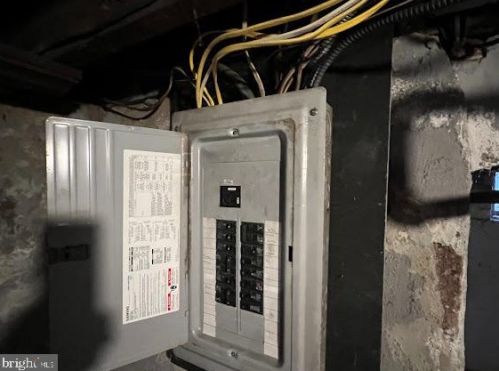 715 Stuyvesant Ave, Trenton NJ  08618-4105 exterior