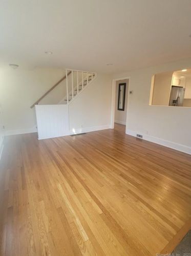 11 Senga Rd, Norwalk CT  06854-2520 exterior