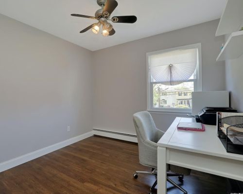87 Wexford Dr, Oakdale NY  11769-1438 exterior
