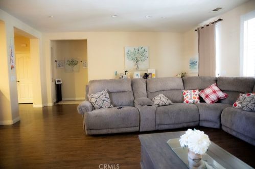 15882 Main St, Chino CA  91710 exterior