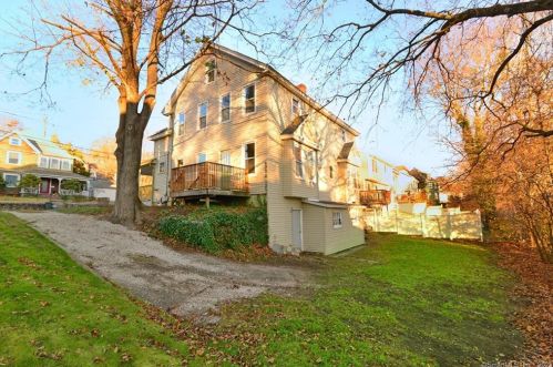 41 Fremont St, Putnam, CT 06260-2322