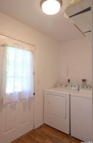 66 Shore Rd, Mount Sinai NY  11766-1420 exterior