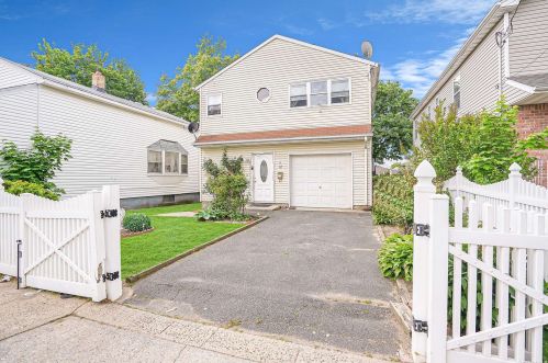 72 Claridge Ave, Floral Park, NY 11003-1507
