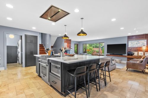 4101 Lk Dr, Milwaukee WI 53211-1720 exterior