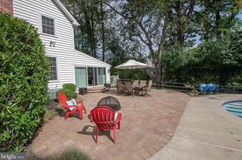614 Westwind Dr, Berwyn PA  19312-1144 exterior