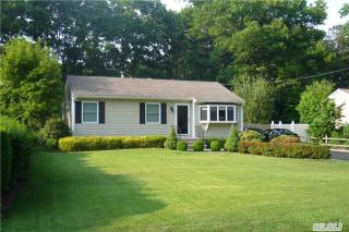 9 Fox Ln, Shoreham, NY 11786-2230