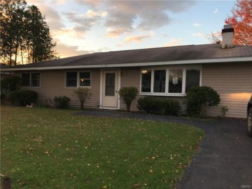 7853 Oneida Trl, Bridgeport, NY 13030-9452