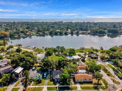 4132 4th St, Saint Petersburg, FL 33703-5727