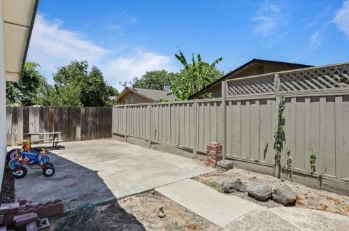 2321 Southridge Dr, Modesto CA  95350-0119 exterior