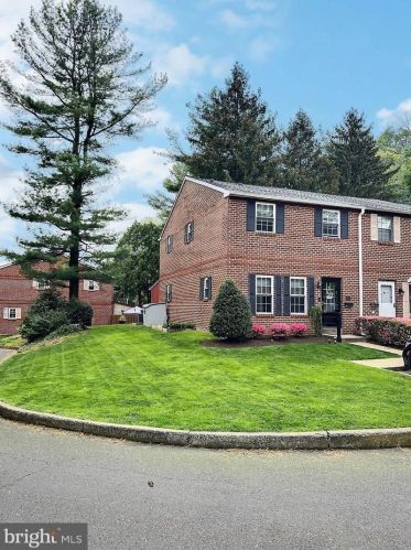 93 Constitution Ave, Gardenville, PA