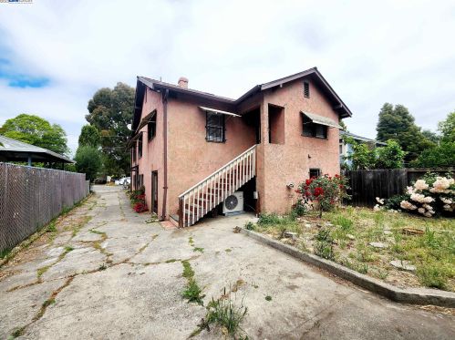 118 Hewett St, Santa Rosa, CA 95401-6112