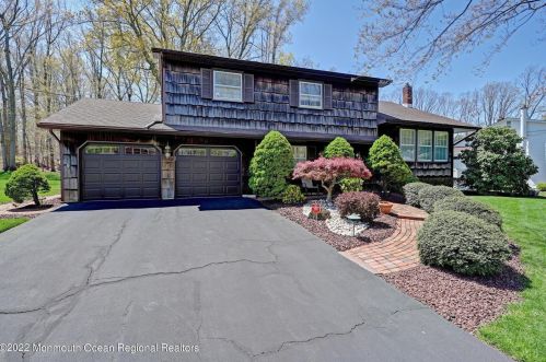 8 Vancouver Rd, Morganville, NJ 07751-1620
