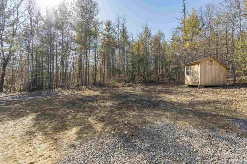 4 Ames Rd, Brookline NH  03033-2302 exterior