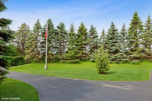 10546 Cedarburg Rd, Thiensville, WI 53092-4404
