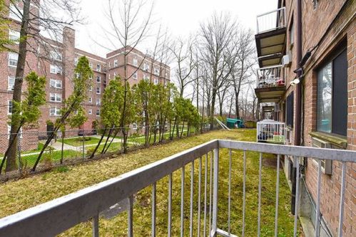 17273 Highland Ave, Jamaica, NY 11432-2886