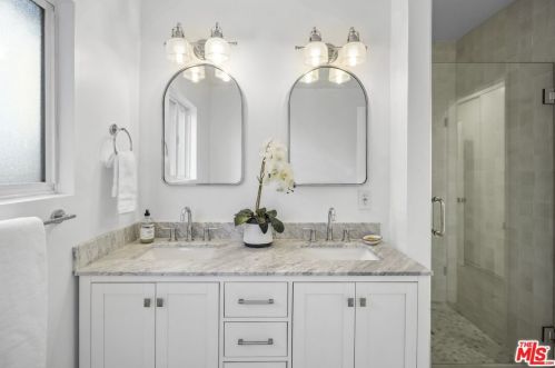 3351 Wrightwood Dr, North Hollywood CA  91604-3939 exterior