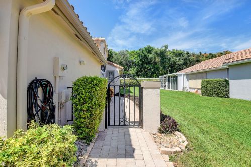 7421 Chorale Rd, Boynton Beach, FL 33437-6418