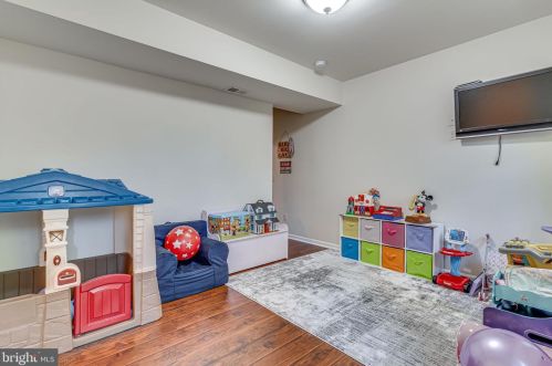 2998 Chinkapin Oak Ln, Woodbridge VA  22191-7514 exterior