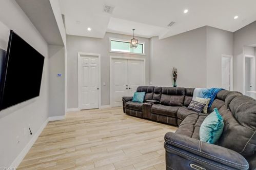 3657 20th Ave, Naples FL  34120-5577 exterior