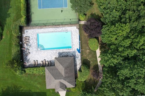 4 Sabrina Ct, Huntington Station NY  11746-4225 exterior