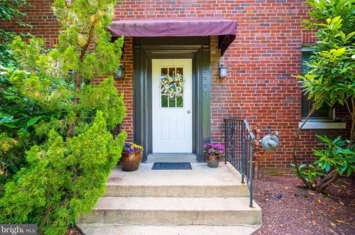 2220 40th St, Washington, DC 20007-1734