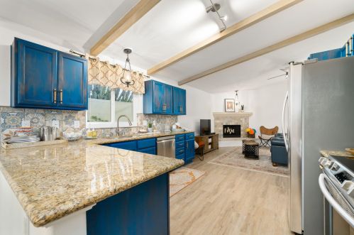 51915 Avenida Alvarado, La Quinta CA  92253-3190 exterior