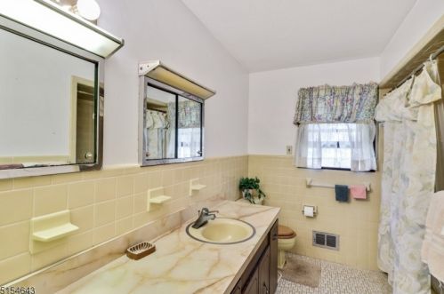 523 Hidden Holw, Scotch Plains NJ  07076-2027 exterior