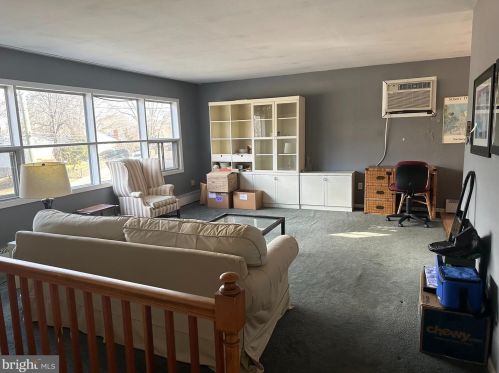 1827 Hylton Ave, Woodbridge, VA 22191-1838