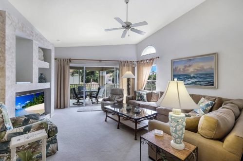 8415 Excalibur Cir, Naples, FL 34108-7725