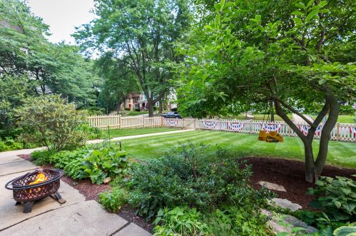 3063 Superior St, Milwaukee, WI 53207-3072