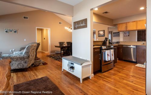 331 Sunset Dr, Pelican Island NJ  08751-2242 exterior