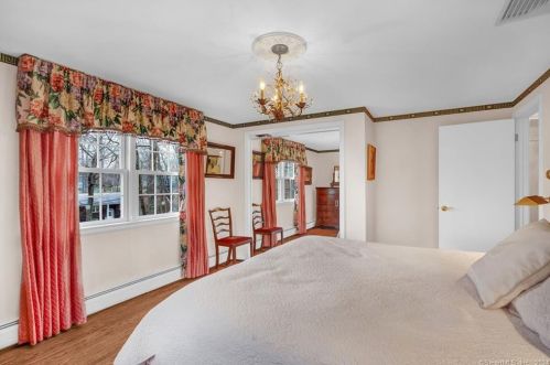 43 Walnut Ln, Northford CT  06472-1128 exterior