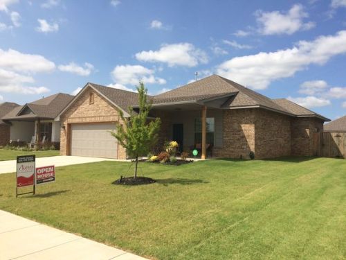 4612 Oasis Ln, Yukon, OK 73099-9650