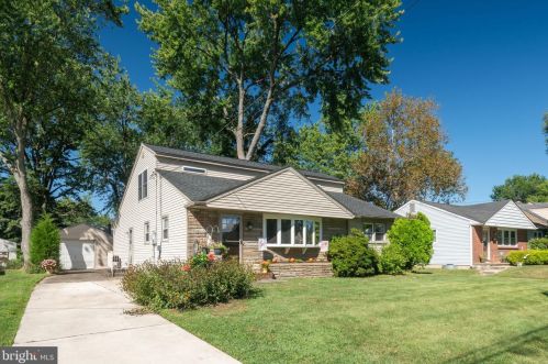 237 Adams Ave, Barrington, NJ 08007-1231