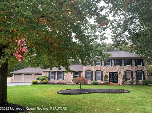 8 Brentwood Dr, Jackson Twp, NJ 08527-3417
