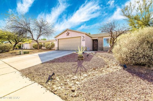 8697 Golden Moon Way, Tucson, AZ 85743-5405
