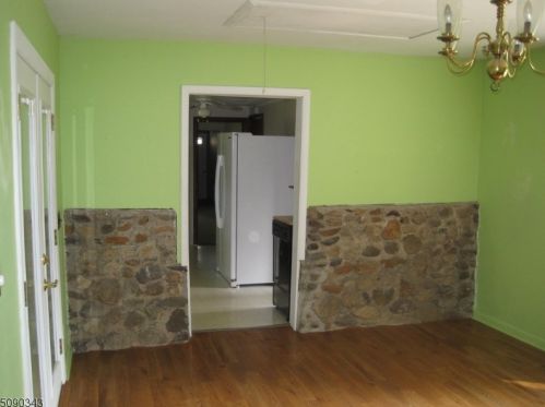 94 Papscoe Dr, Parsippany NJ  07054-3975 exterior