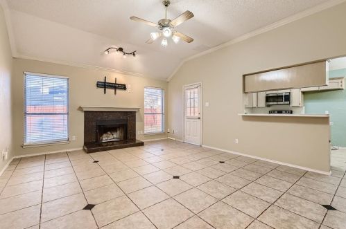 7333 Glen Dr, Fort Worth, TX 76148-1230